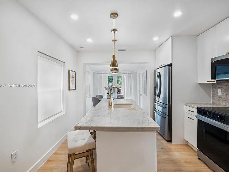 12325 NE 11th Pl — Photo 8