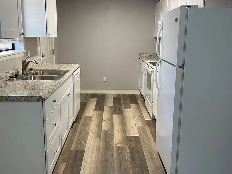 5223 & 5225 N Pinegrove Ct — Photo 3