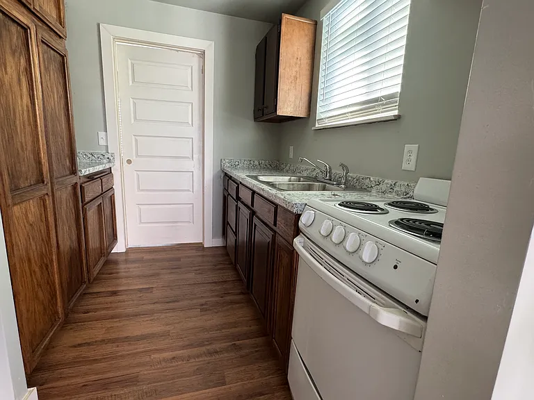 1435 Monroe St #B — Photo 5