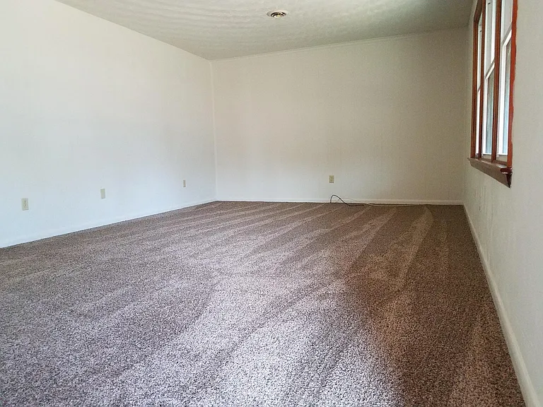 514 Corporation Rd — Photo 11