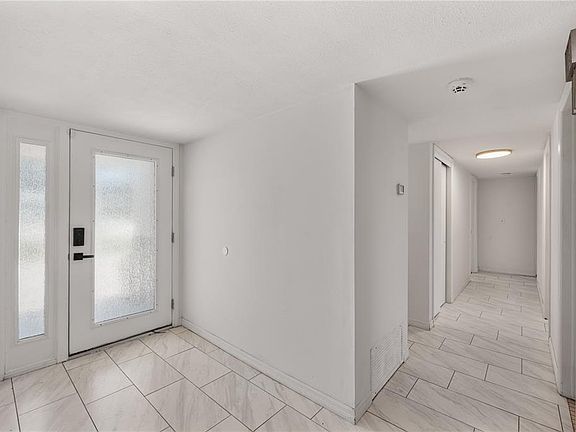 5th image of 528 S Larry Cir