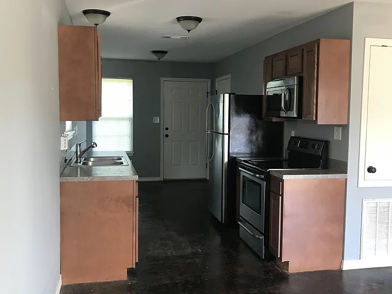 185 Brownlee Rd #14 — Photo 27