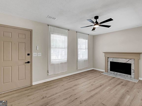 5th image of 2351 Boone Pl