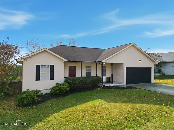 2nd image of 1652 Banyan Ln