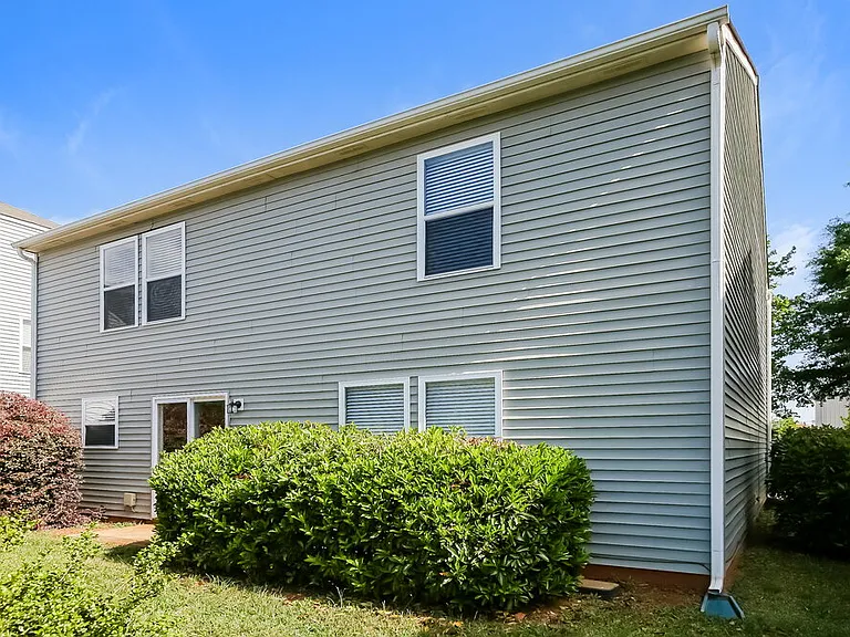 8817 Oak Dr NE — Photo 16