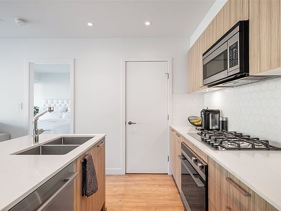 5th image of 1061 Marine Dr #311