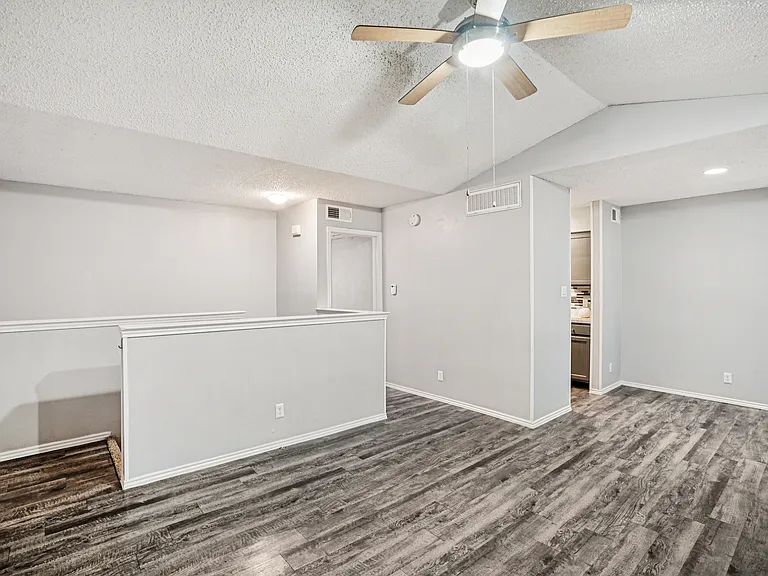 Evergreen Condominiums — Photo 18