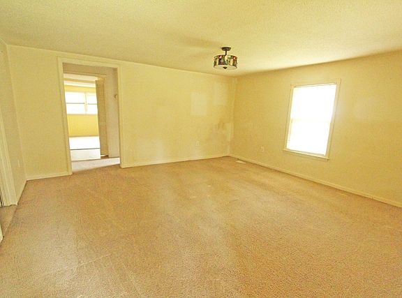 2nd image of 418 Circle Dr