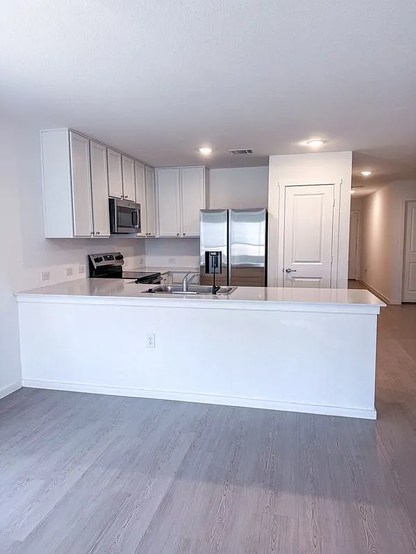4 bed, 2.0 bath, 1500 sqft, $1,600 — Photo 4