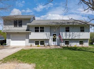 3272 Coral Ave NE, Solon, IA 52333