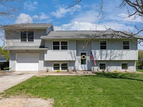 3272 Coral Ave NE, Solon, IA 52333