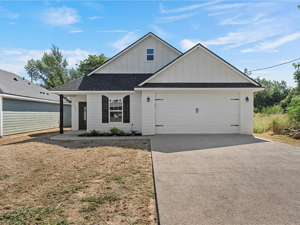 504 Cleveland Ave, McGregor, TX 76657