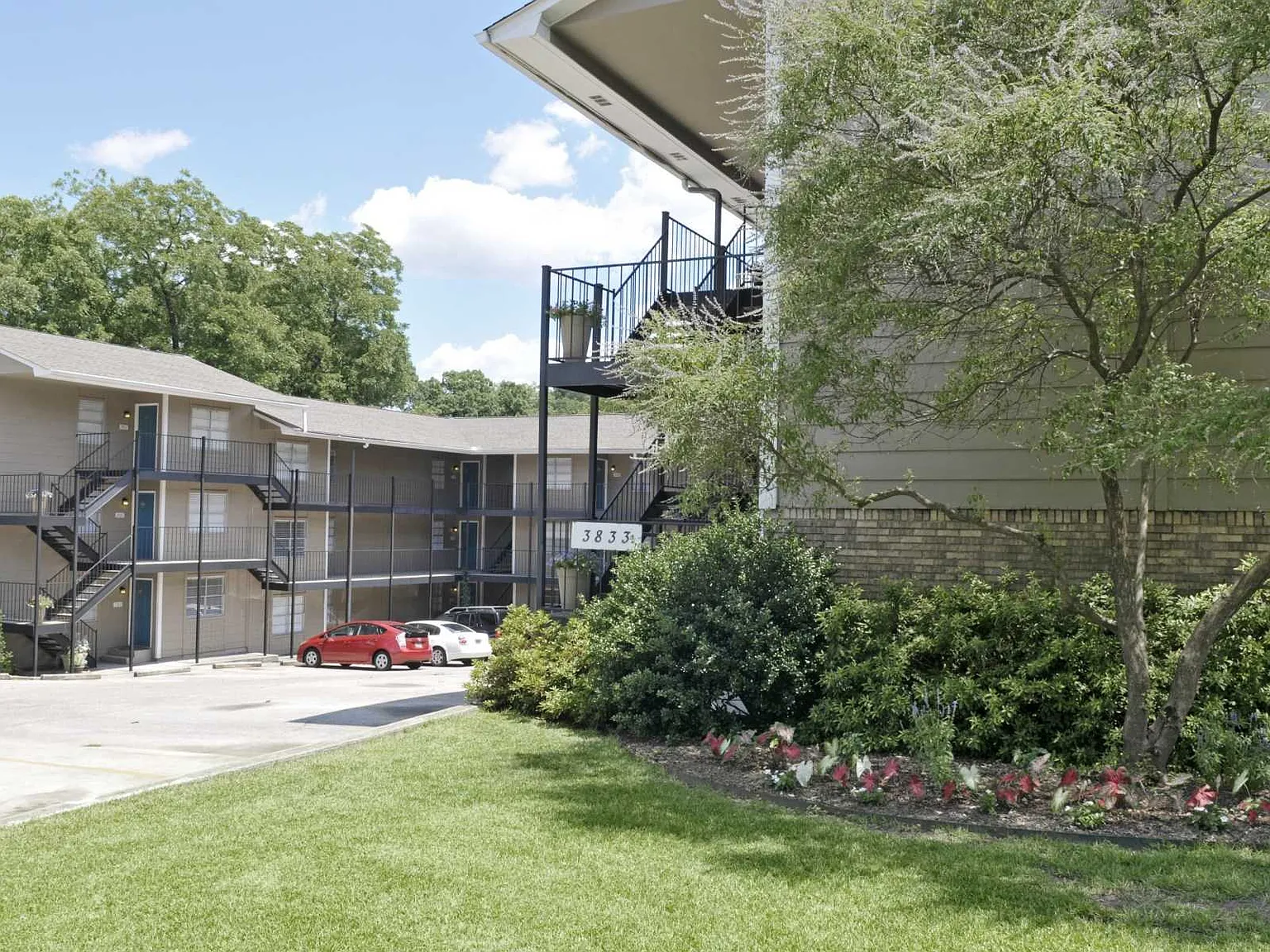 Park View Apartments — Photo 1