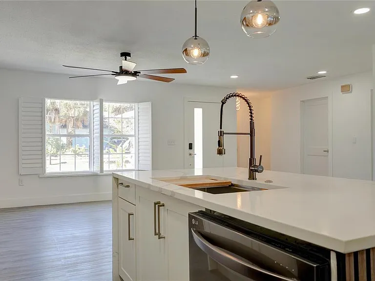 2261 S Flagler Ave — Photo 7