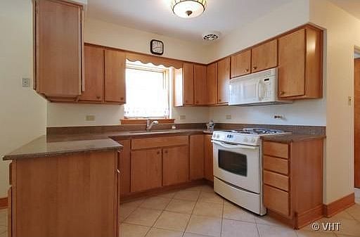 3rd image of 5756 S Narragansett Ave
