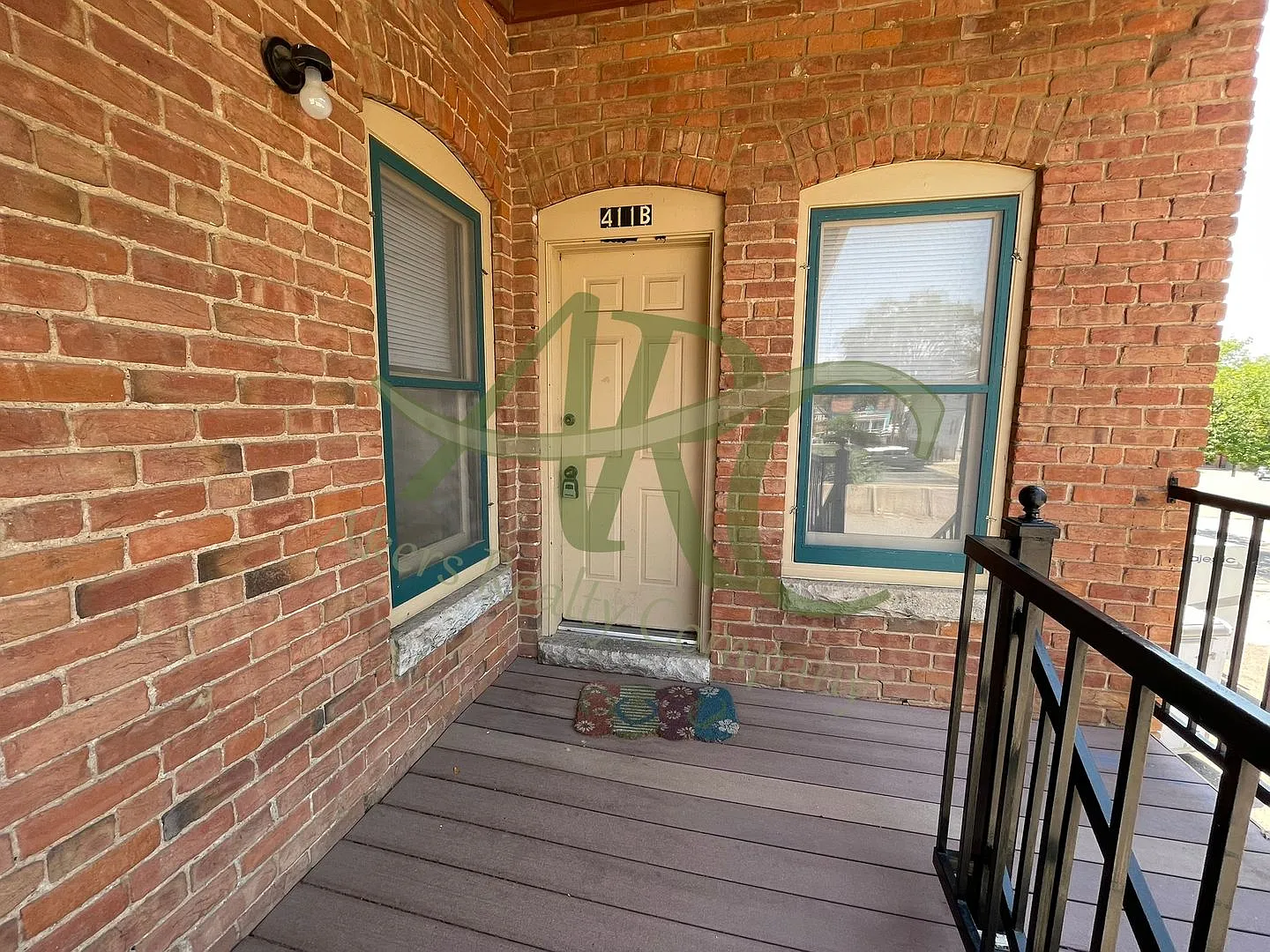 11th 401-411 — Photo 3