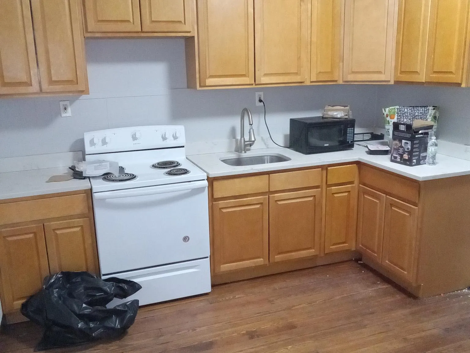 3 bed, 800 sqft, $2,600 — Photo 1