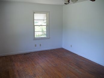 2nd image of 803 Caldonia St