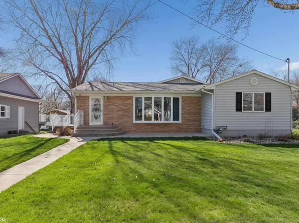 423 19th St W, Clear Lake, IA 50428
