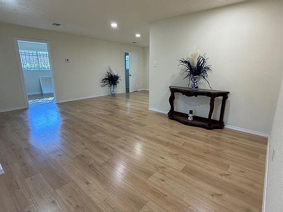 5th image of 4546 Connorvale Rd