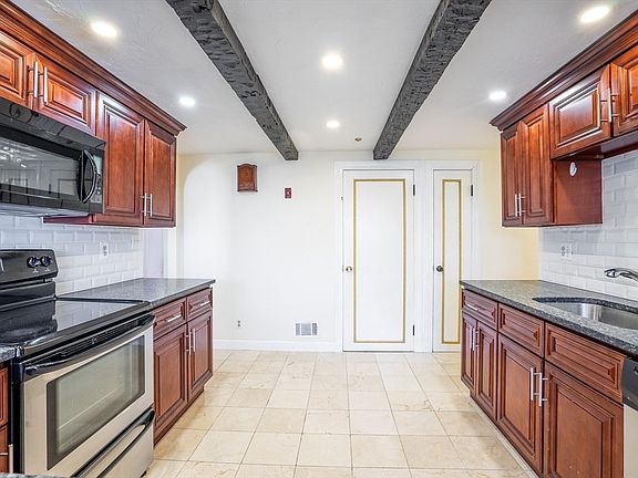 3rd image of 95 Holly Hill Cir