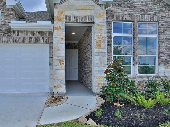 5th image of 80 Thickets Grove Dr