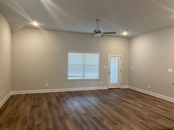 2nd image of 2805 Tulip Dr
