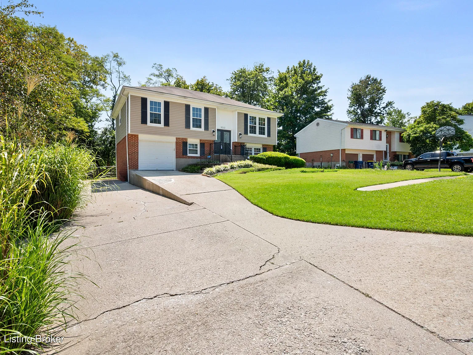 3 bed, 3.0 bath, 1713 sqft, $2,050 — Photo 2