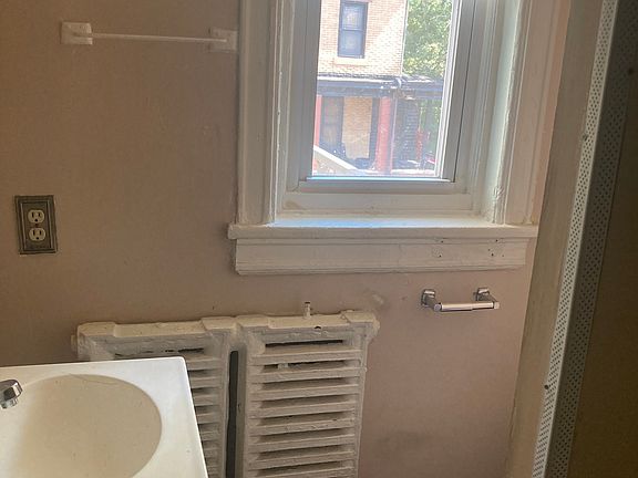 5th image of 168 Brunswick Ave