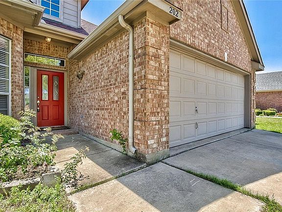 3rd image of 202 Fort Edward Dr