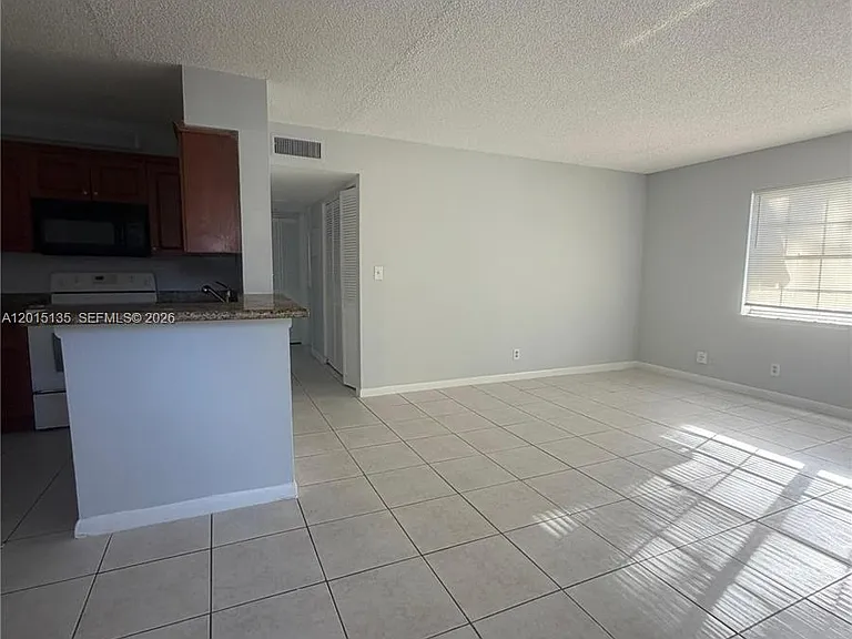 11472 NW 42nd St #11472 — Photo 3