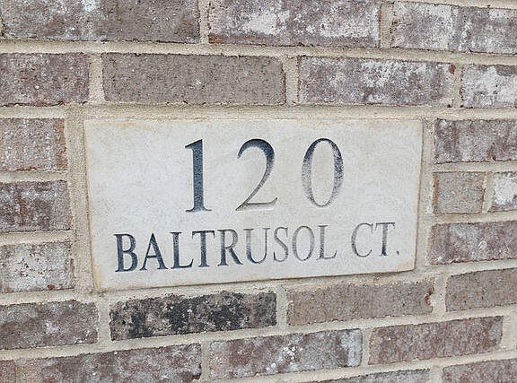 4th image of 120 Baltrusol Ct