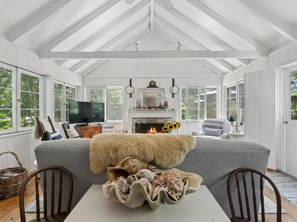 38 Surf Dr, Amagansett, NY 11930
