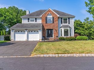 8 Lenape Trl, Branchburg, NJ 08876