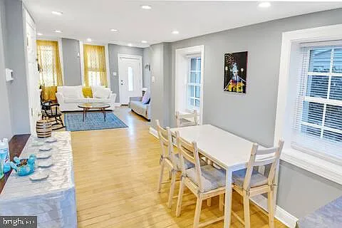 4 bed, 1.5 bath, 1192 sqft, $2,850 — Photo 3