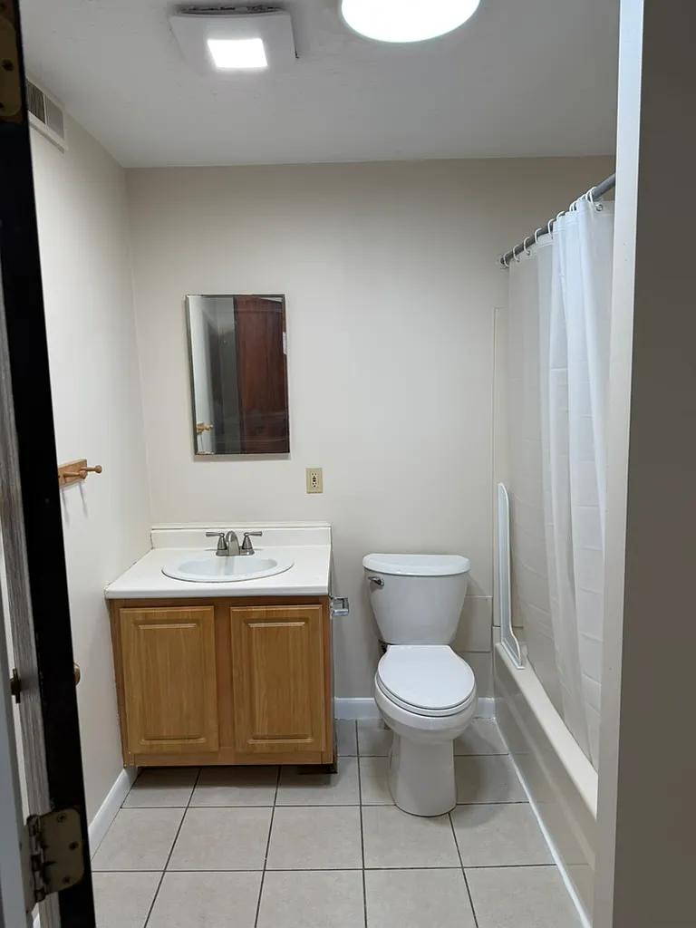 2 bed, 910 sqft, $1,750 — Photo 2