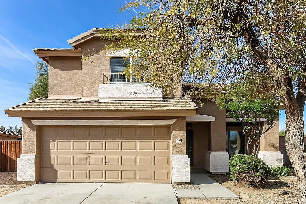 4 bed, 2.5 bath, 1965 sqft, $2,100 — Photo 1
