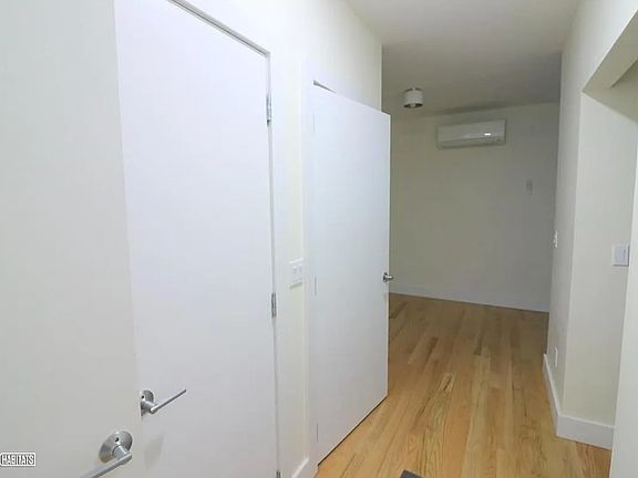 5th image of 2304 Jackson Ave APT 3