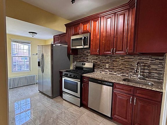 3rd image of 2868 Roebling Ave #2