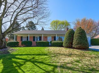 298 Highview Dr, Leola, PA 17540