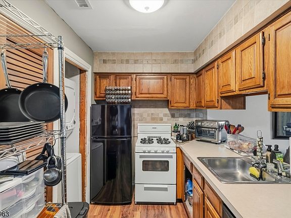 3rd image of 6 Sunrise Dr BLDG 6 #3