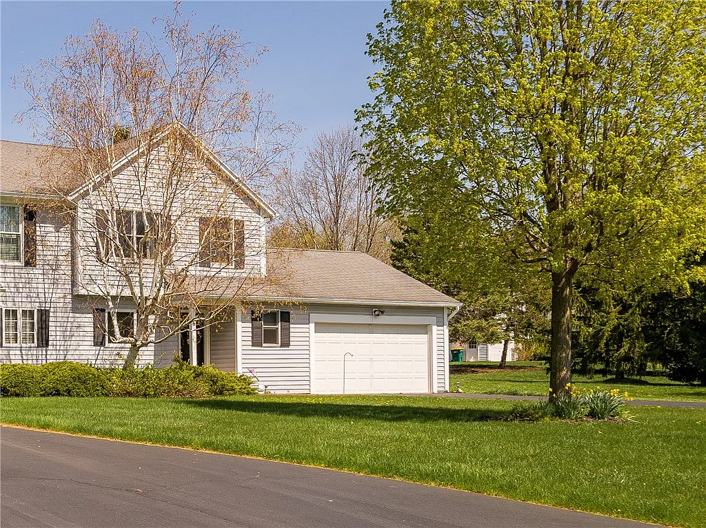 6 Hampton Ln photo 1