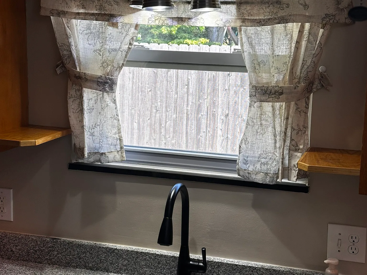 1013 Essex Dr — Photo 4