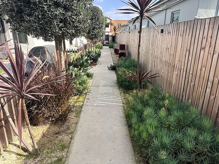 30th Street — Photo 8