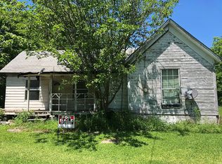 302 Mill St, Ladonia, TX 75449