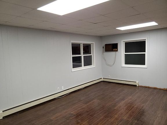 2nd image of 516 Main St E