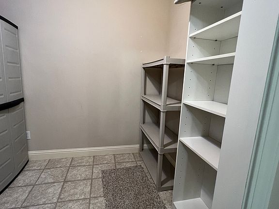 large pantry area to store most of your items.