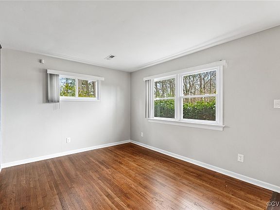 5th image of 613 Holdcroft Dr