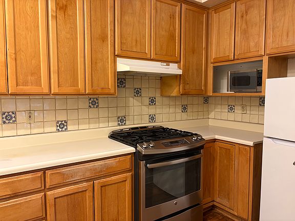 5th image of 2027 E 1st St #1