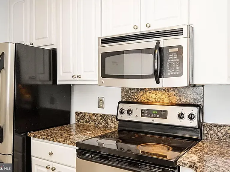 900 N Stafford St #905 — Photo 15